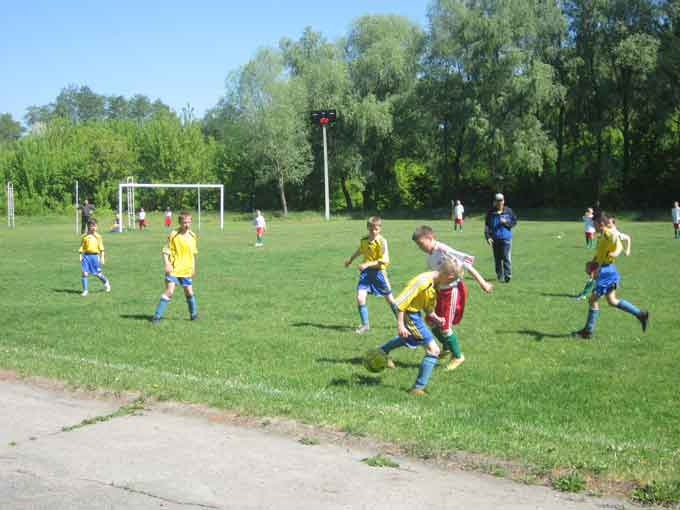19 травня 2017 року на стадіоні «Маракана» в с. Степанці проведено відкриту першість Канівської районної ДЮСШ «Колос» з футболу серед юнаків 2005-2006 р.н. та молодших