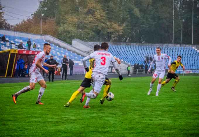 В рамках 32-го туру Першої Ліги «Черкаський Дніпро» прийматиме на домашньому стадіоні чернівецьку «Буковину»