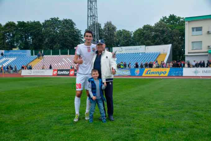 Захисника та капітана Олега Тарасенка було визнано найкращим гравцем матчу 32-го туру, в якому «Черкаський Дніпро» приймав «Буковину»