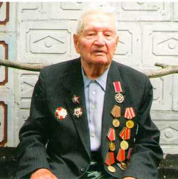 28 травня відзначив свій 97-річний ювілей житель села Ярославки - Олександр Васильович Колотило. Цей поважний чоловік не просто довгожитель району і сільський мешканець. Це людина з великої літери.