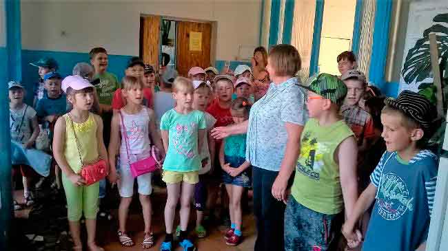 8 червня працівники Балаклеївської сільської бібліотеки зустрічали пришкільний табір 