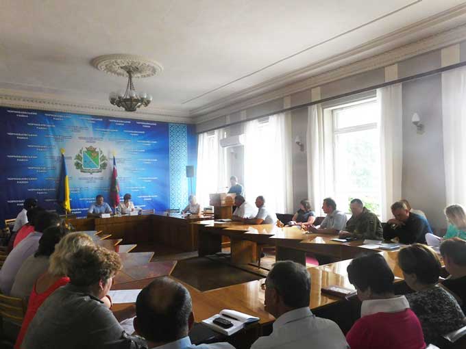 На апаратній нараді, яка відбулася 12 червня під головуванням голови Чорнобаївської райдержадміністрації Сергія Джоболди було розглянуто питання про надання адміністративних послуг громадянам району.