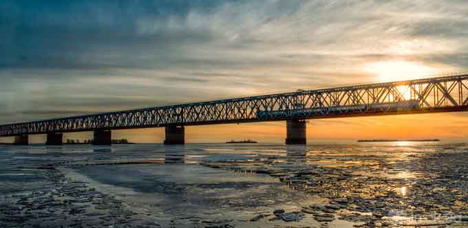 Міст через Дніпро у Черкасах