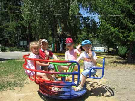 У дитячих садках Шполянської громади з’явились нові каруселі