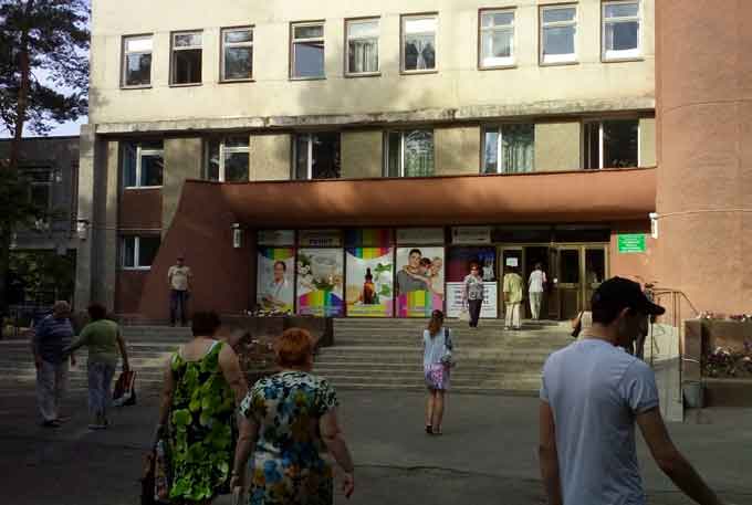 Неоднозначно ставляться до керманичів Сміли працівники міської лікарні та міської поліклініки для дорослих, розташованих на Загреблі.