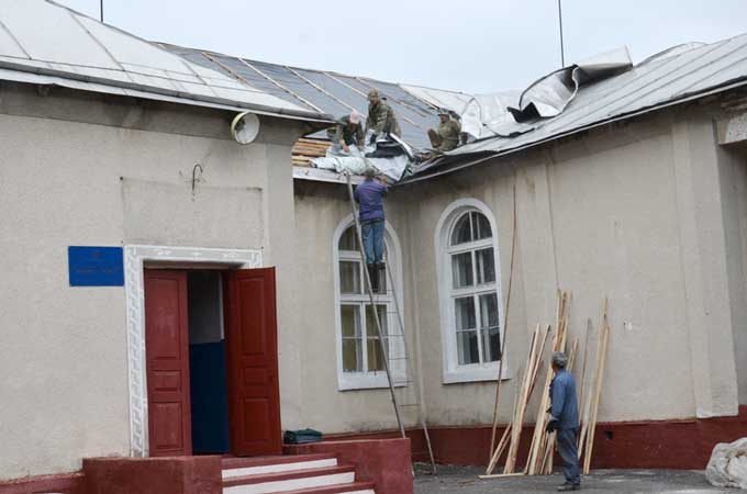 У Чорнобаївському районі тривають аварійно-відбудовні роботи з ліквідації наслідків стихійного лиха
