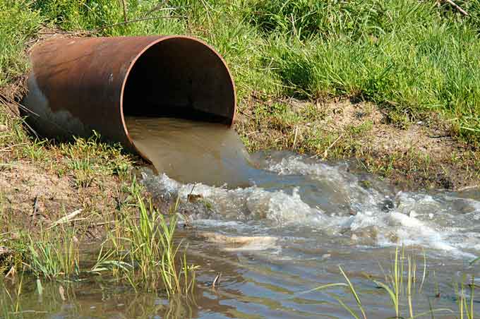 забруднення землі неочищеними стічними водами