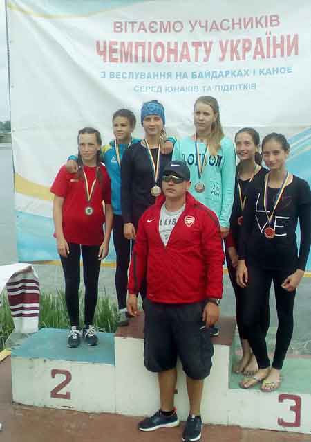 Дванадцять спортсменів зі Сміли виступили в складі збірної команди області на відкритому чемпіонаті України з веслування на байдарках і каное, що відбувся у Ковелі.