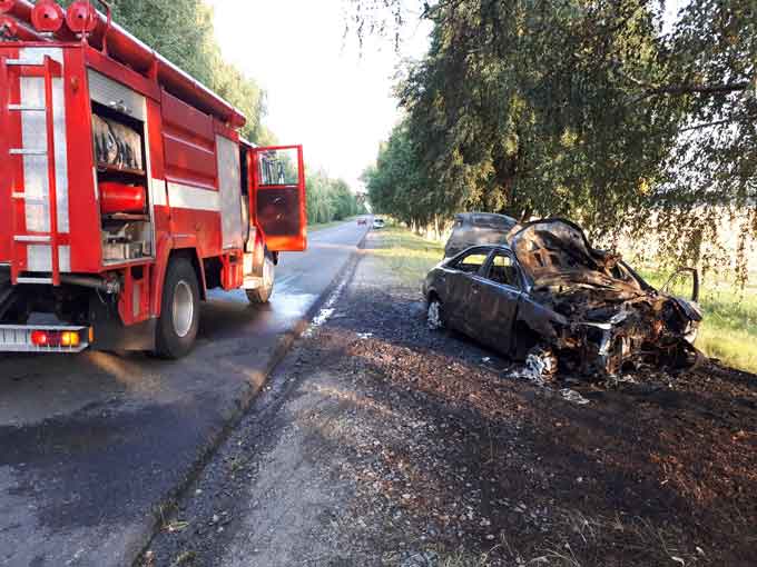У ДТП на Канівщині загорівся автомобіль, постраждали троє людей