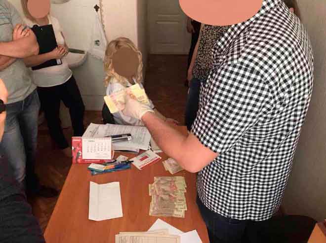 До суду направлено обвинувальний акт стосовно завідувача відділення Черкаської обласної лікарні, яка вимагала хабар у розмірі 10000 грн