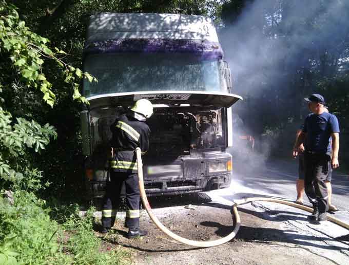 В Черкаській області впродовж доби рятувальники ліквідували 3 пожежі автомобілів
