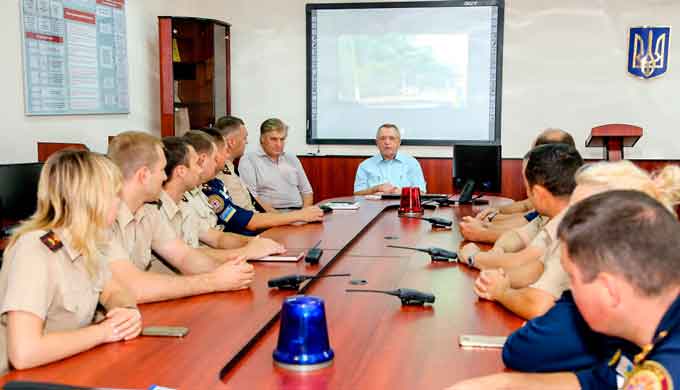 До ЧІПБ завітали легендарні вогнеборці Віктор Попков та Олег Скобелєв