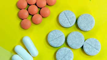 збували наркотичний засіб – метадон та психотропну речовину - амфетамін
