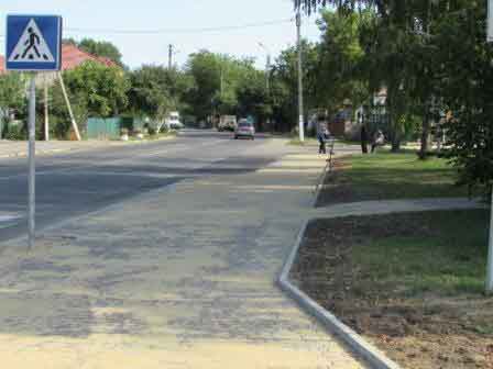 У Шполі з’явився ще один тротуар із бруківки (фото)