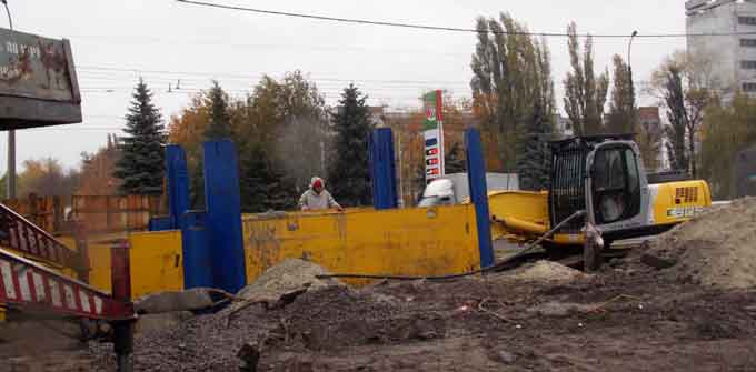 У Черкасах відновлюють головний каналізаційний колектор (відео)