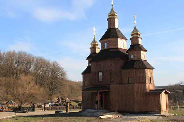 Храм Святого Праведного Петра Багатостраждального (Калнишевського) – православний храм у Холодному Яру, на хуторі Буда Чигиринського району Черкаської області, перший в Україні храм на честь канонізованого Церквою останнього кошового отамана Запорозької Січі Петра Калнишевського.