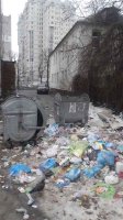 У Черкасах біля санстанції – купи сміття (фото)
