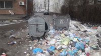 У Черкасах біля санстанції – купи сміття (фото)