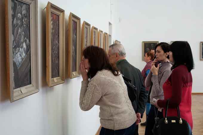 У Черкаському обласному художньому музеї відкрилася виставка дивовижних картин Івана Марчука (фото)