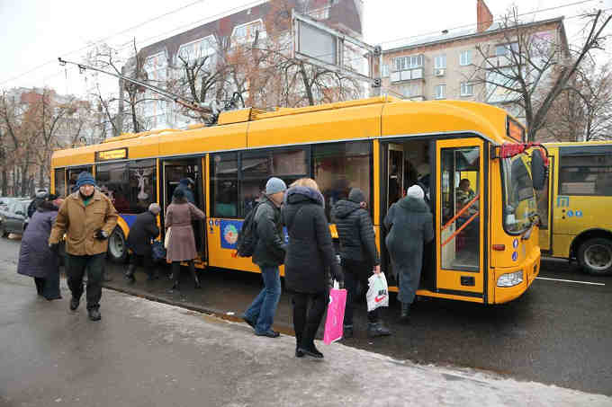 Черкасами проїхався Різдвяний тролейбус