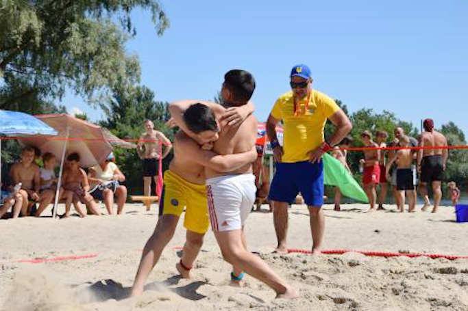 У Смілі відбувся відкритий чемпіонат міста з пляжної боротьби серед юнаків та дівч