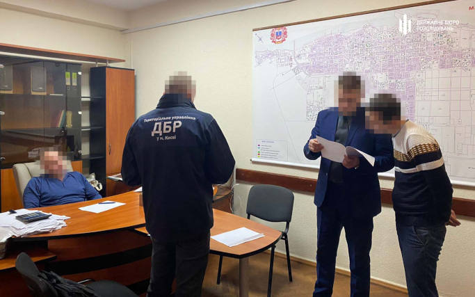 ДБР викрило посадовців Черкаської міської ради на розтраті 3 млн грн