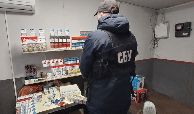 На Черкащині у торгівлі виявили нелегальні імпортні цигарки