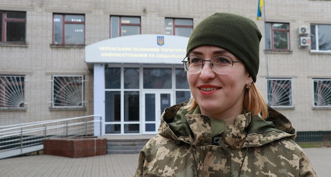 0-ти річна сержант Ольга, працівник військової частини