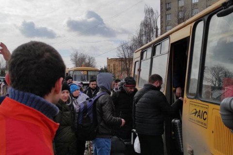 На Черкащину прибули 28 автобусів евакуйованих із Сумщини