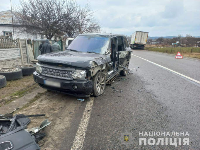 На автодорозі Канів – Черкаси сталася ДТП, 15-річна дівчина у важкому стані (фото)