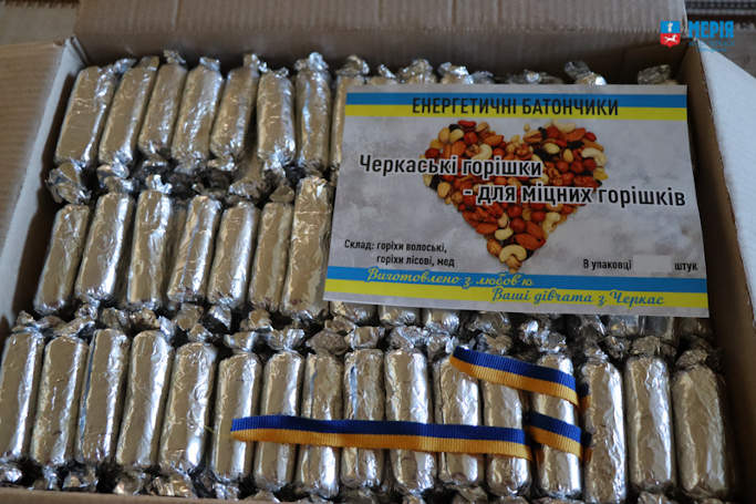 У Черкасах почали виготовляти енергетичні батончики для захисників України (фото)