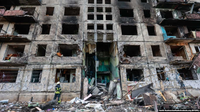 потрапляння російської ракети в житловий будинок в Києві