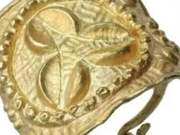 Перстень, який пролежав у шафі майже 30 років, виявився рідкісним артефактом