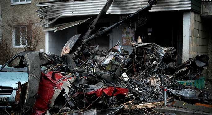 Помилка пілотів, технічні проблеми, теракт: що спричинило аварію гелікоптера у Броварах?