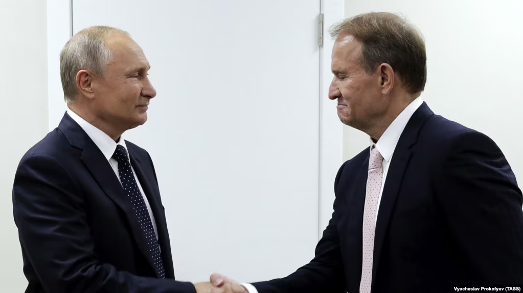 «Путін зрозумів, Україна не зникне». Навіщо Кремлю потрібний Медведчук?