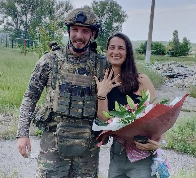 Черкаський тренер освідчився своїй дівчині в зоні бойових дій