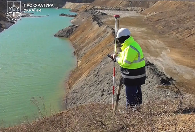 На Черкащині судитимуть посадовців підприємства за незаконний видобуток корисних копалин на майже 190 млн грн На Черкащині судитимуть посадовців підприємства за незаконний видобуток корисних копалин на майже 190 млн грн