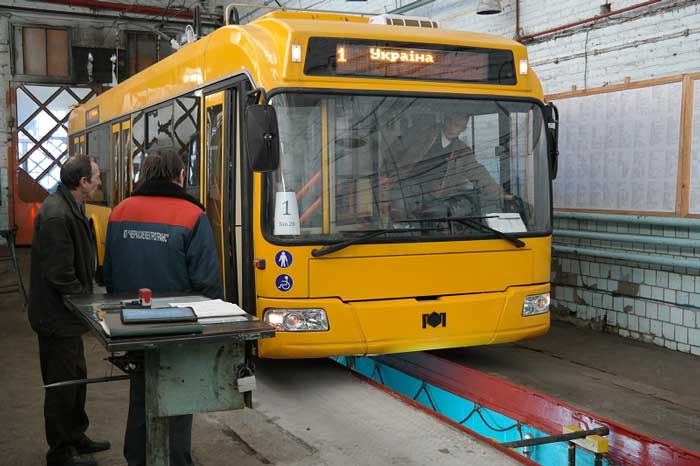 Місто нарешті викупить у “Азоту” тролейбуси?